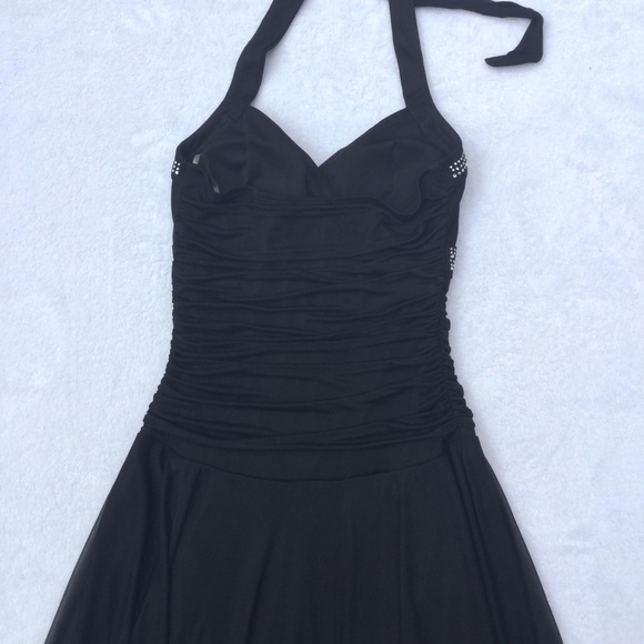 Formal Prom halter dress - Picture 4 of 5